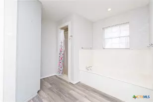 524 Neches St, Belton, TX 76513 - Photo 20