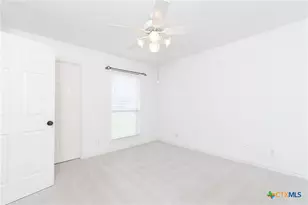 524 Neches St, Belton, TX 76513 - Photo 14