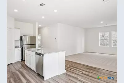 152 Mullen, Taylor, TX 76574 - Photo 8