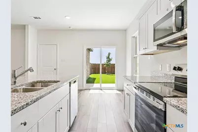 152 Mullen, Taylor, TX 76574 - Photo 6