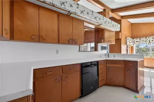 514 Hospital Blvd, Floresville, TX 78114 - Photo 14