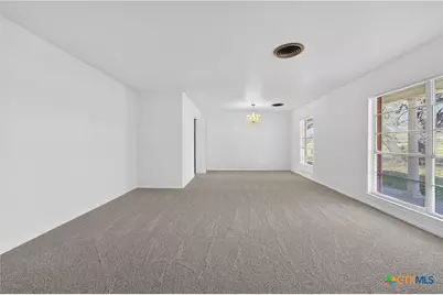 514 Hospital Boulevard, Floresville, TX 78114 - Photo 6