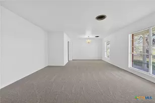 514 Hospital Blvd, Floresville, TX 78114 - Photo 6
