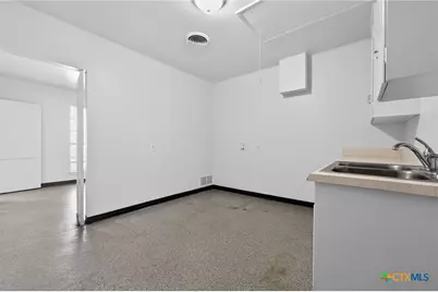 514 Hospital Boulevard, Floresville, TX 78114 - Photo 30