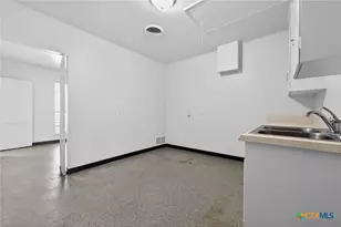 514 Hospital Blvd, Floresville, TX 78114 - Photo 30