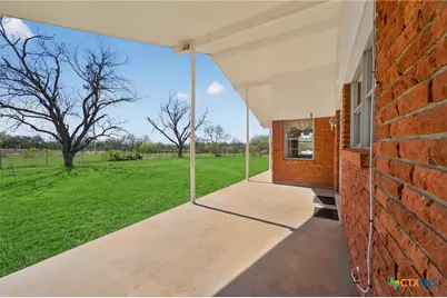 514 Hospital Boulevard, Floresville, TX 78114 - Photo 36