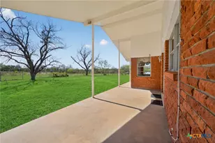 514 Hospital Blvd, Floresville, TX 78114 - Photo 36