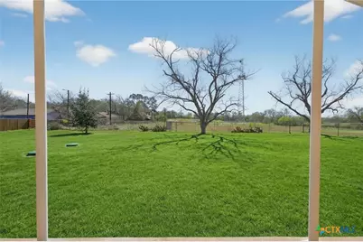 514 Hospital Boulevard, Floresville, TX 78114 - Photo 36