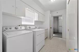 514 Hospital Blvd, Floresville, TX 78114 - Photo 28