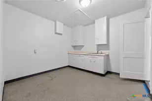 514 Hospital Blvd, Floresville, TX 78114 - Photo 34