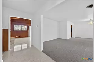 514 Hospital Blvd, Floresville, TX 78114 - Photo 8