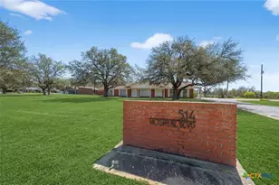 514 Hospital Blvd, Floresville, TX 78114 - Photo 4