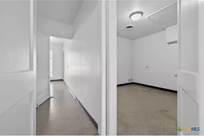 514 Hospital Boulevard, Floresville, TX 78114 - Photo 30