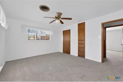514 Hospital Boulevard, Floresville, TX 78114 - Photo 18