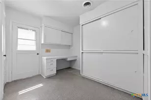 514 Hospital Blvd, Floresville, TX 78114 - Photo 28