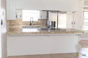 405 Westwood Dr, Port Lavaca, TX 77979 - Photo 10