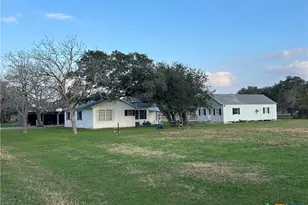 351 Stone Oak Dr, Inez, TX 77968 - Photo 4