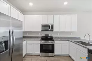 292 Legacy Cir, New Braunfels, TX 78130 - Photo 10