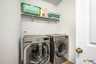 2263 SE Bluewood St, New Braunfels, TX 78132 - Photo 14