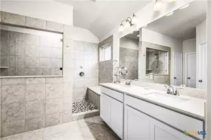 2263 SE Bluewood St, New Braunfels, TX 78132 - Photo 10