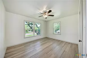 502 W Ave A, Lampasas, TX 76550 - Photo 28