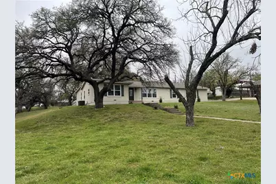 502 W Avenue A, Lampasas, TX 76550 - Photo 2