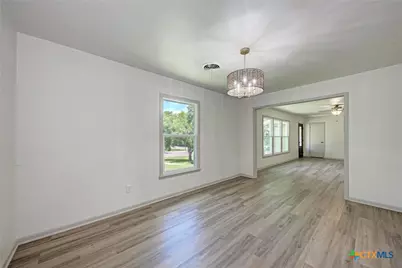 502 W Avenue A, Lampasas, TX 76550 - Photo 12
