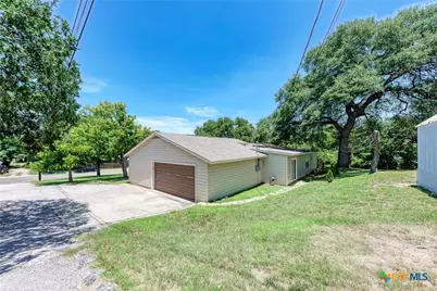 502 W Avenue A, Lampasas, TX 76550 - Photo 40