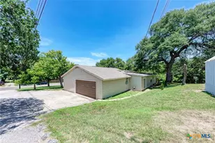502 W Ave A, Lampasas, TX 76550 - Photo 40