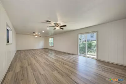 502 W Avenue A, Lampasas, TX 76550 - Photo 34