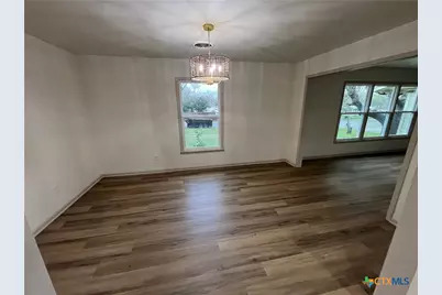 502 W Avenue A, Lampasas, TX 76550 - Photo 8