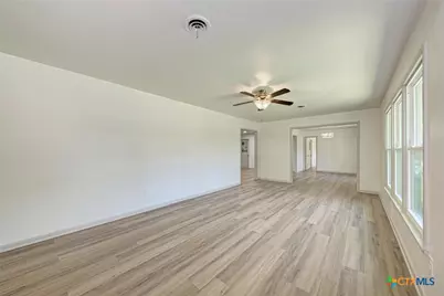 502 W Avenue A, Lampasas, TX 76550 - Photo 8