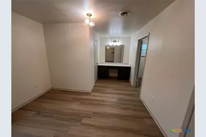 502 W Avenue A, Lampasas, TX 76550 - Photo 16