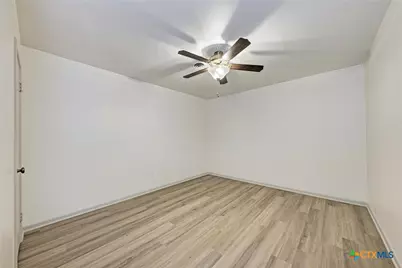 502 W Avenue A, Lampasas, TX 76550 - Photo 32