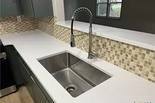 502 W Ave A, Lampasas, TX 76550 - Photo 20