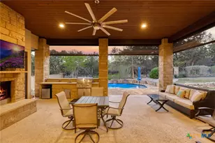 2123 Oakwood Holw, New Braunfels, TX 78132 - Photo 6