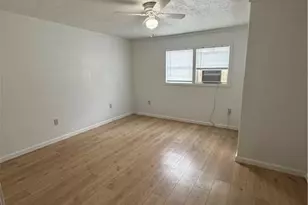 1209 Raymond St, Seguin, TX 78155 - Photo 6