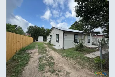 1209 Raymond Street, Seguin, TX 78155 - Photo 10