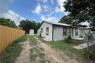 1209 Raymond St, Seguin, TX 78155 - Photo 10