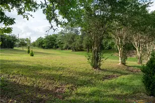 403 Oakside Dr, Victoria, TX 77905 - Photo 8