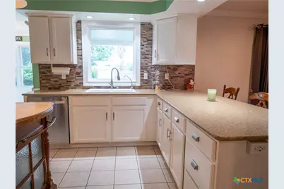 403 Oakside Drive, Victoria, TX 77905 - Photo 12