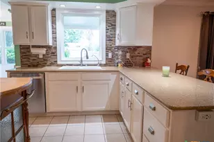 403 Oakside Dr, Victoria, TX 77905 - Photo 12