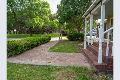 403 Oakside Drive, Victoria, TX 77905 - Photo 10