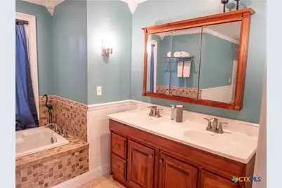 403 Oakside Drive, Victoria, TX 77905 - Photo 36