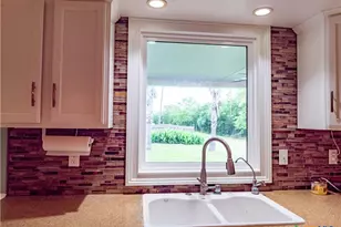 403 Oakside Dr, Victoria, TX 77905 - Photo 14