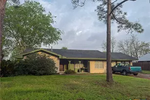 301 Rosewood Dr, Victoria, TX 77901 - Photo 1