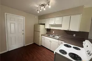 1241 N LBJ Dr, San Marcos, TX 78666 - Photo 4