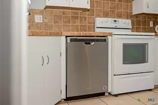 525 Travis St, Port Lavaca, TX 77979 - Photo 10