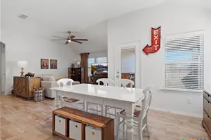 642 Rusty Gate Wy, New Braunfels, TX 78130 - Photo 14