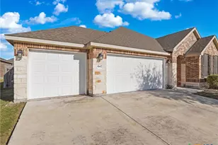 642 Rusty Gate Wy, New Braunfels, TX 78130 - Photo 2